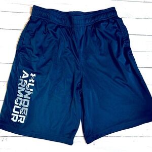 Boys Under Armour Shorts (size Large)